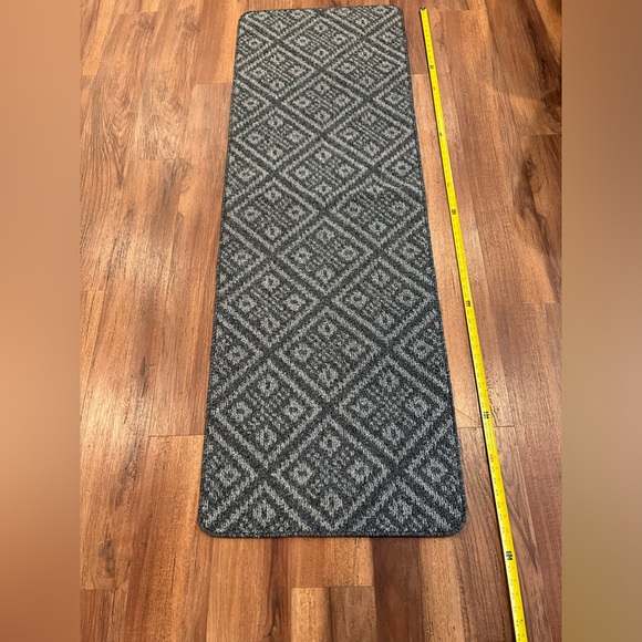 New Rug - Picture 6 of 6